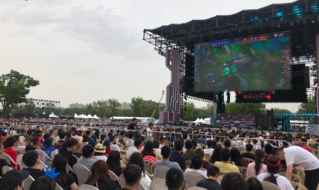 赛场悬念贯 赛场悬念贯